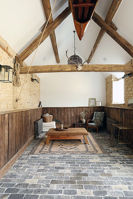 Renovated barn on premises of 18th Century Grade II listed cotswold stone house