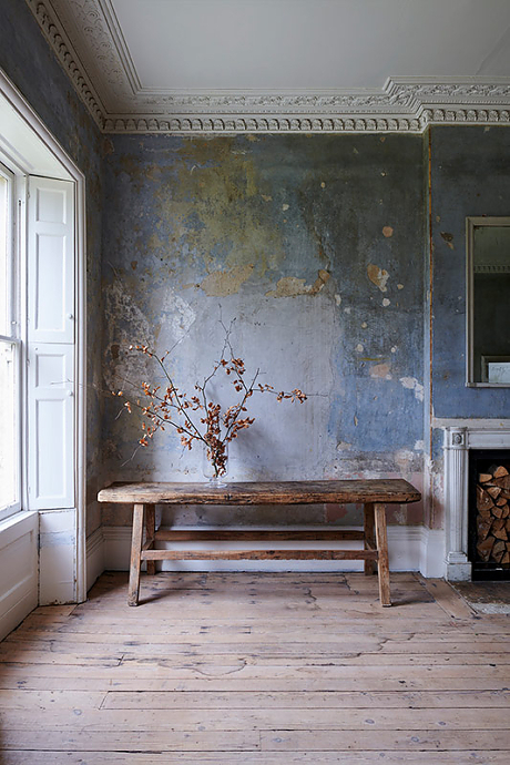 Dining room with beautiful distressed walls