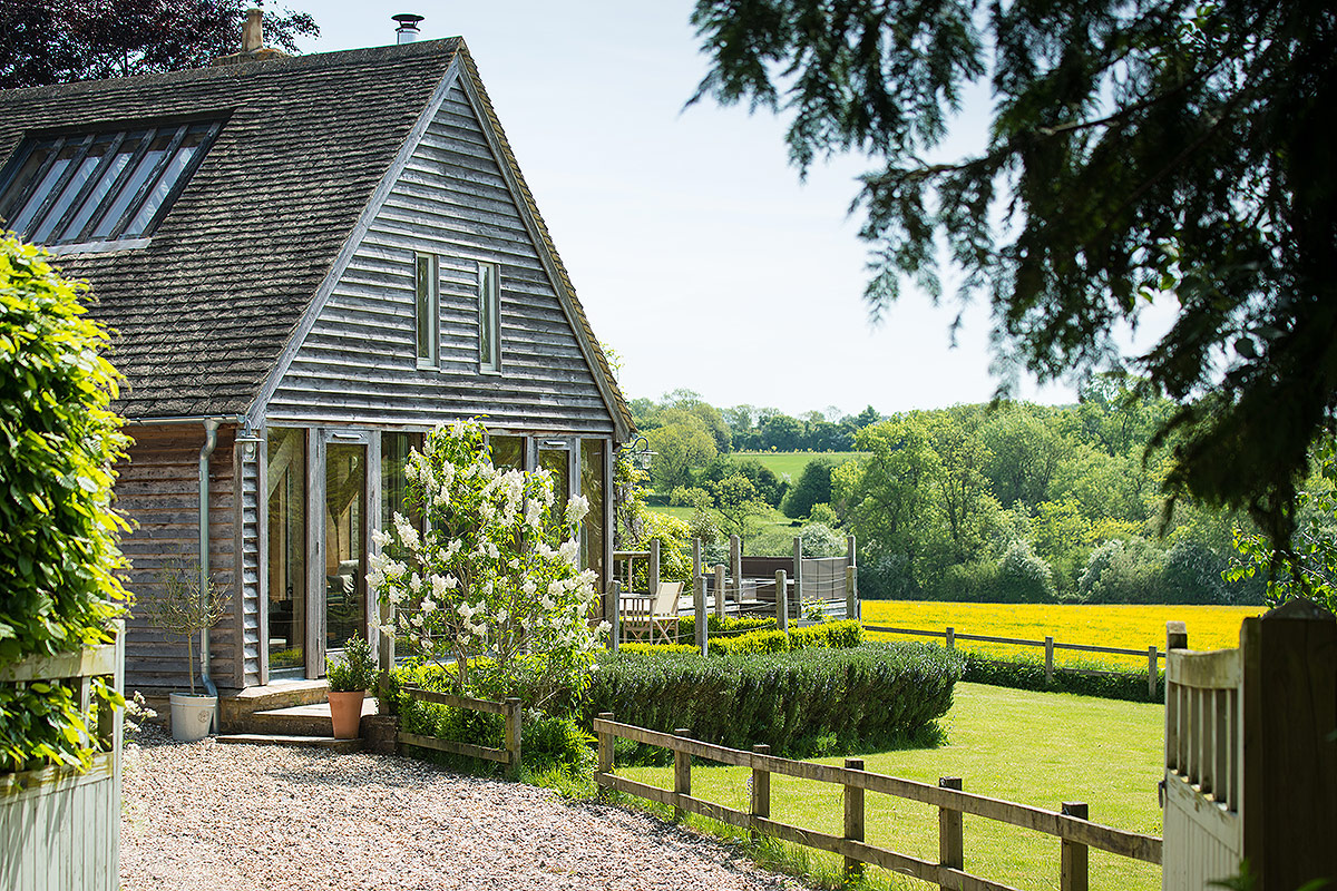 Stunning Cotswold stone house with veranda area, lots of outdoor space and beautiful views